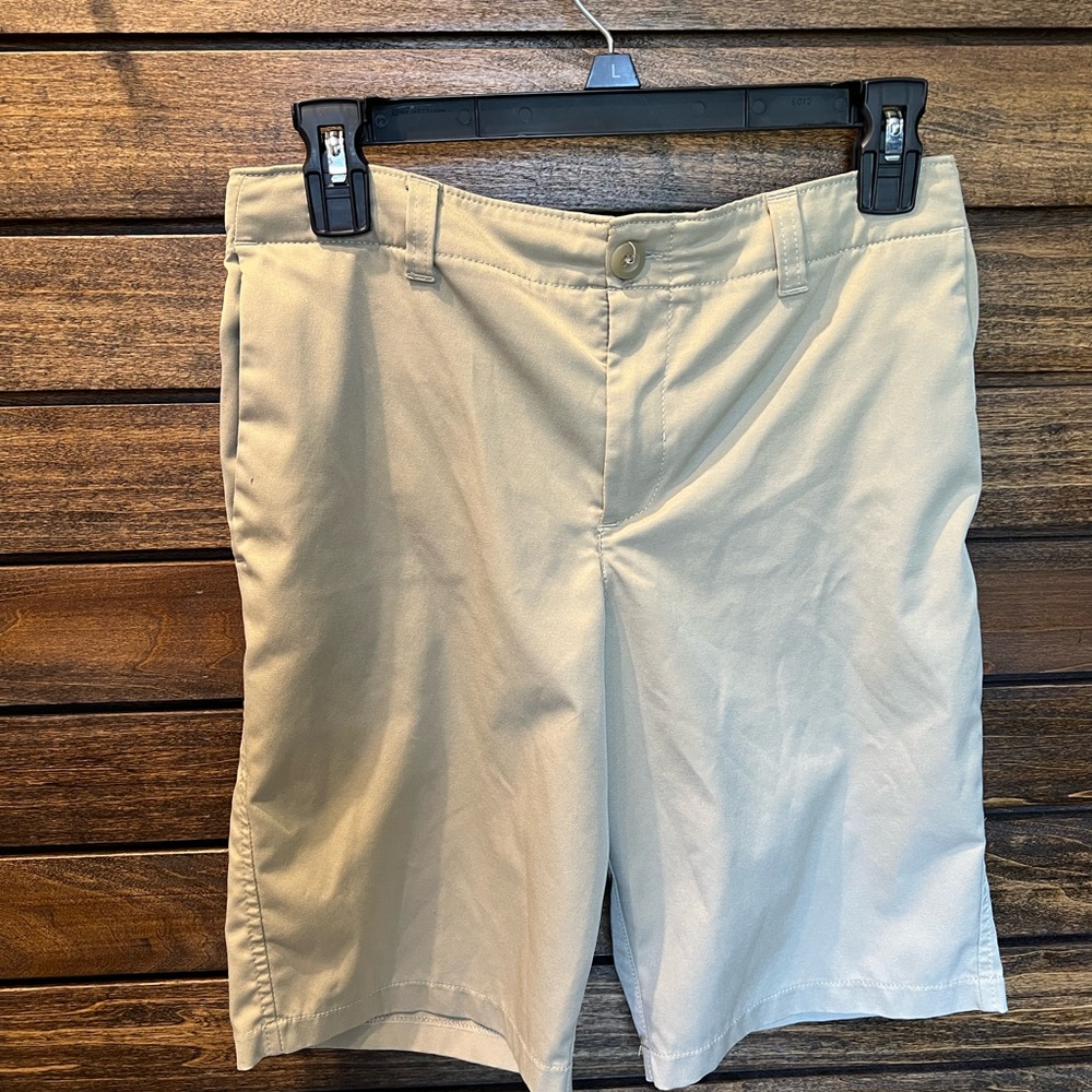 Under Armour boy’s Beige Flat Front Shorts